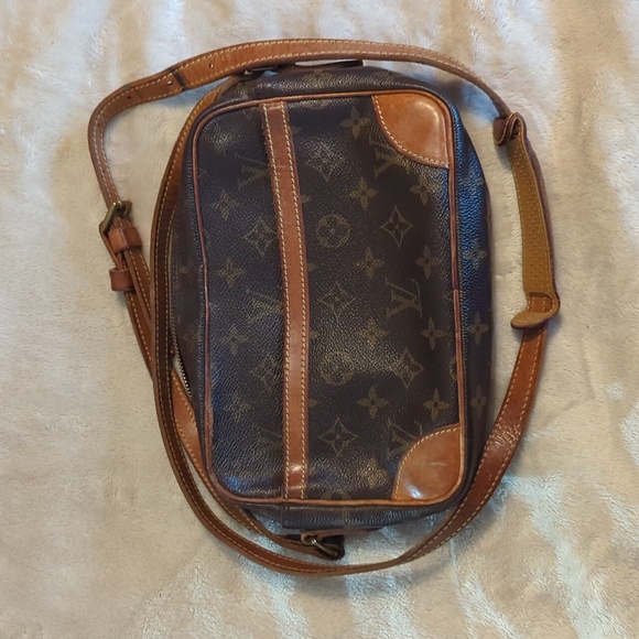 Louis Vuitton Handbags - Louis Vuitton Crossbody purse Brown with LV pattern.